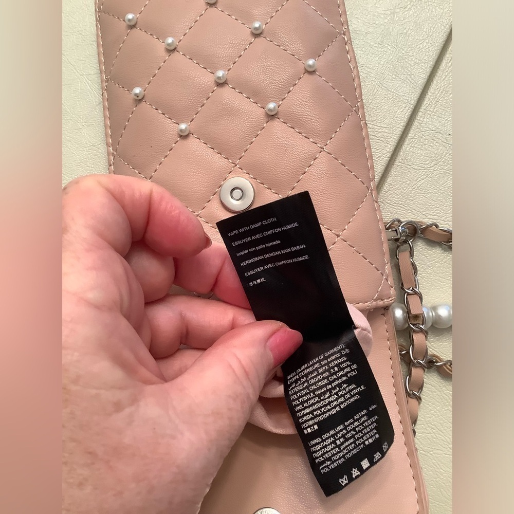 BADGLEY MISCHKA DIAMOND QUILTED STUDDED WITH PEARLS CROSSBODY PHONE WALLET - Picture 11 of 11